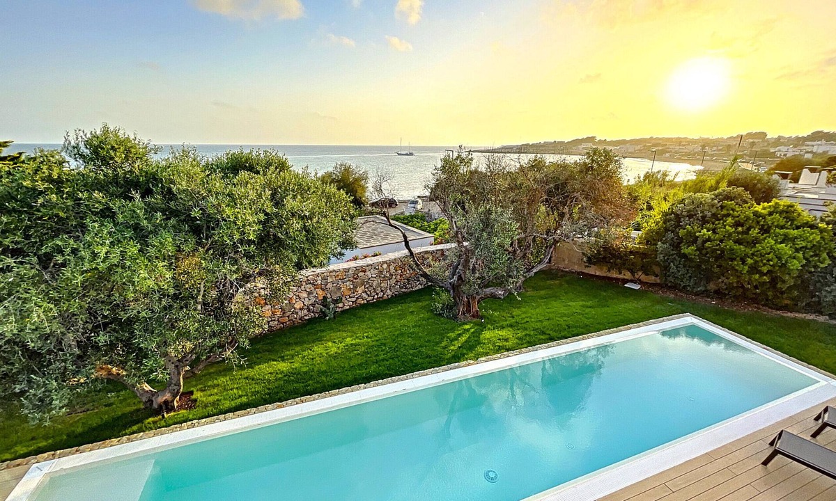 Marina di Felloniche Villa | 5-star dream villa, beach access, pool, jacuzzi
