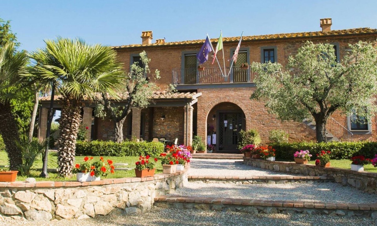 Castagneto Carducci Apartment | 50 sqm apartment located on the first floor consisting of a living room with double sofa bed and satellite TV, equipped kitchenette, refrigerator.A double bedroom, a bedroom with two single beds and bathroom. Private parking.