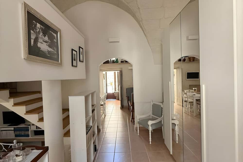 Carpignano Salentino Apartment | Apartment 'Al Vico' with Private Terrace and Air Conditioning