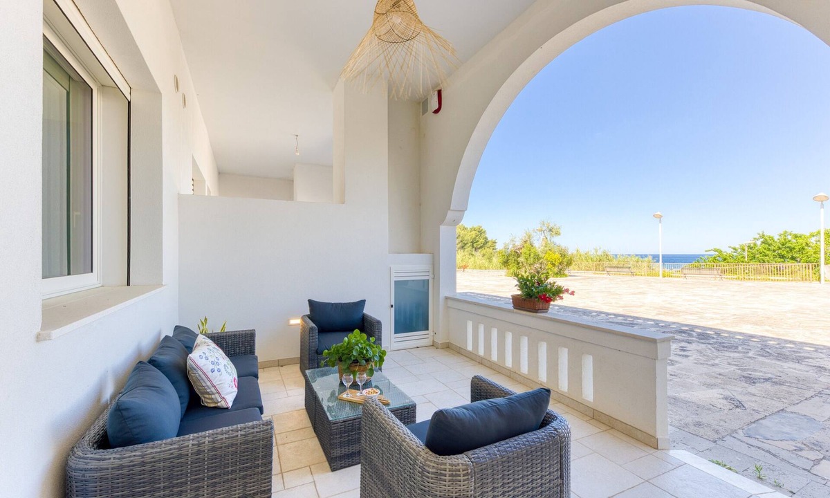 Marina San Gregorio Apartment | Apartment 'Baia Dei Sogni - Terrae' with Sea View, Wi-Fi and Air Conditioning