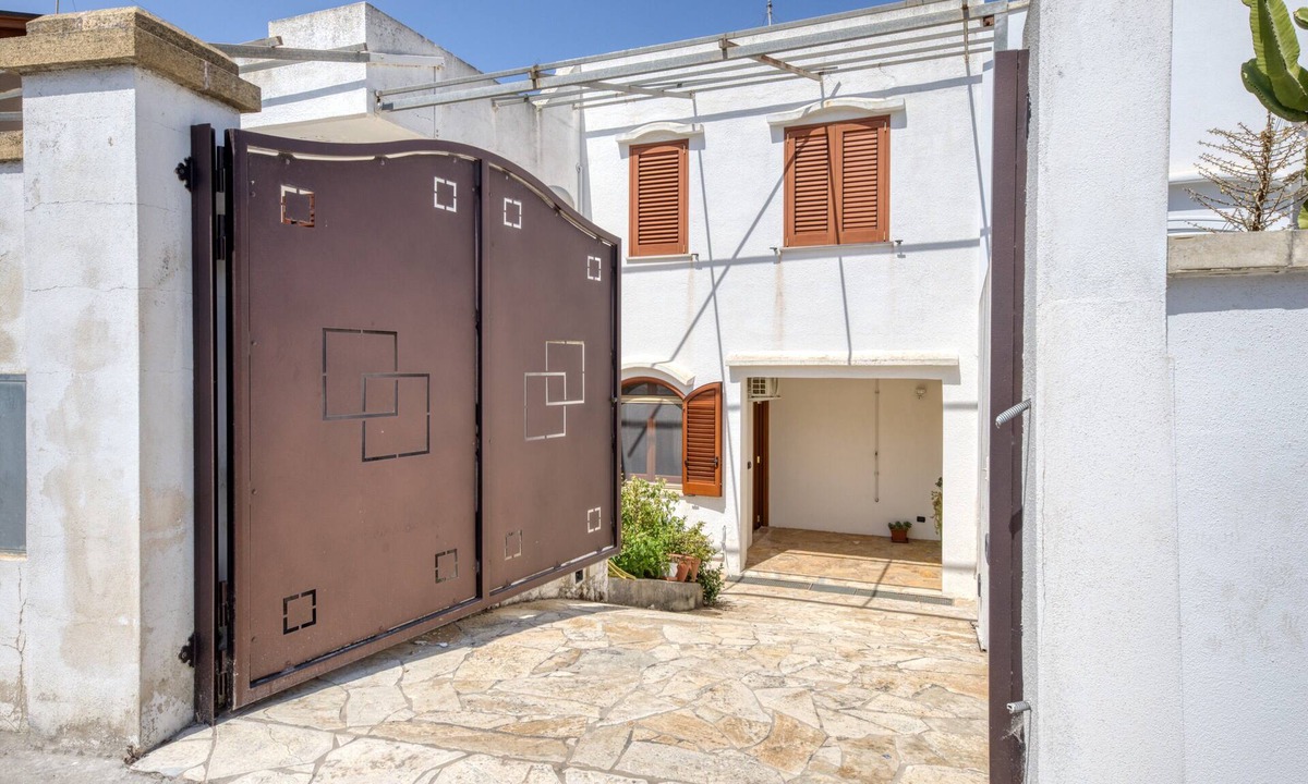 Santa Maria di Leuca Apartment | Apartment "Casa di Marika" with Private Terrace and Air Conditioning