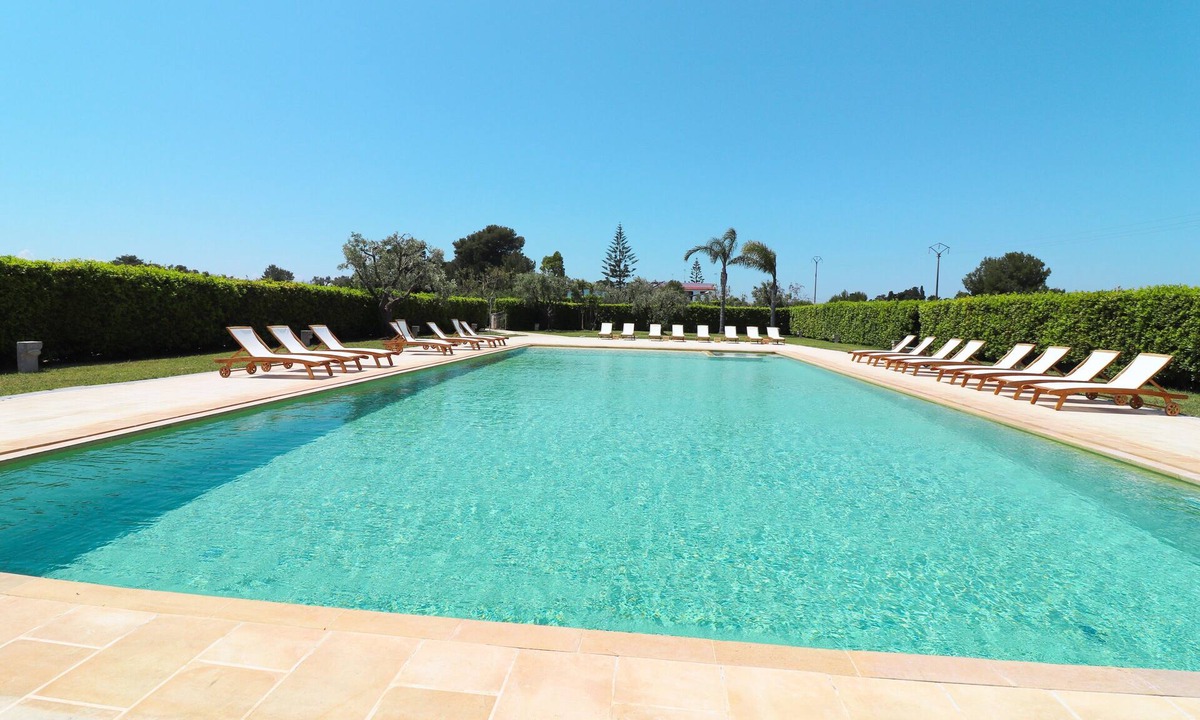 Otranto Apartment | Apartment 'Casa Vacanza Primitivo di Manduria' near the beach with shared pool and Wi-Fi