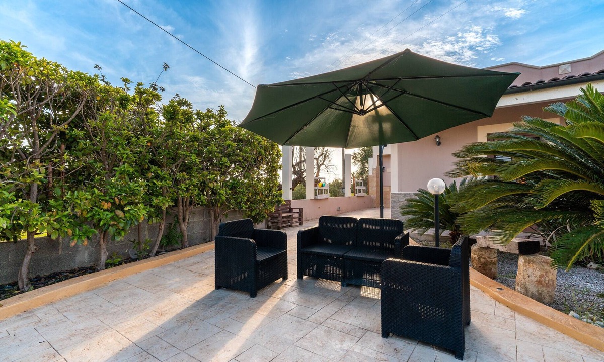 Matino Apartment | Apartment 'Casula Salento' with Private Garden, Wi-Fi and Air Conditioning