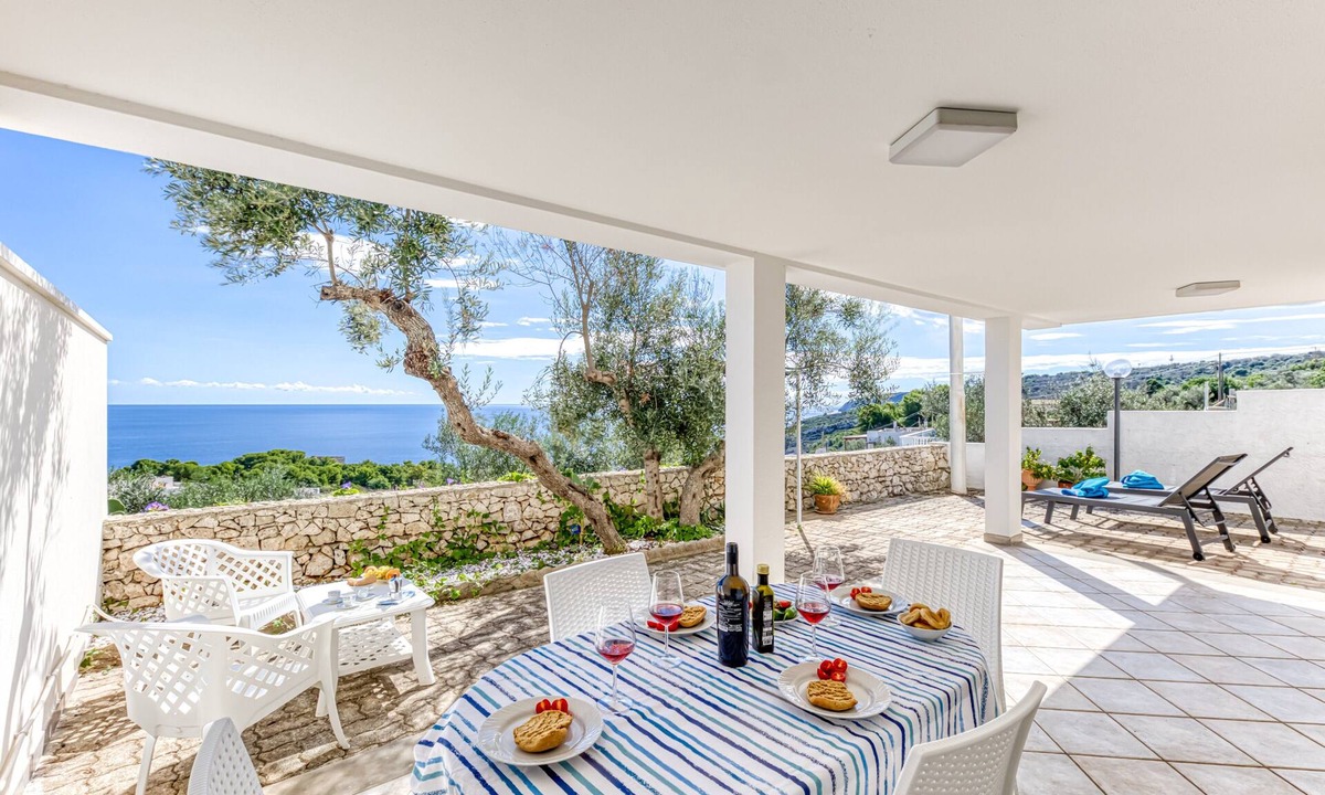 Marina di Novaglie House | Apartment 'Dimora Dei Turchesi' with Private Terrace, Wi-Fi and Air Conditioning
