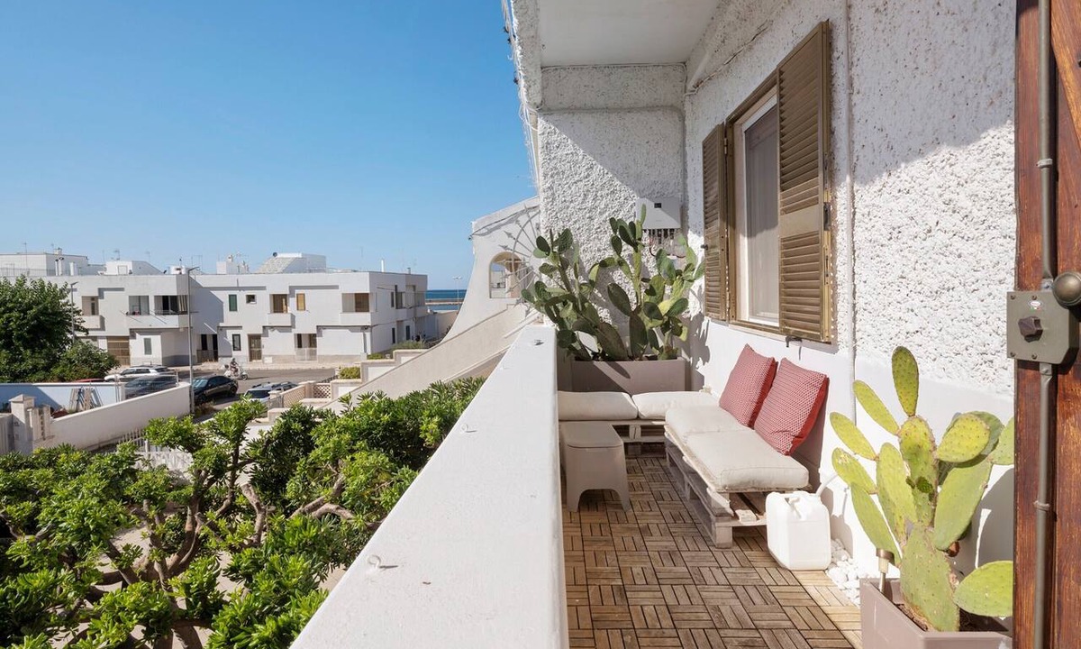 Villanova Apartment | Apartment 'Il Porticciolo' with Sea View, Wi-Fi and Air Conditioning