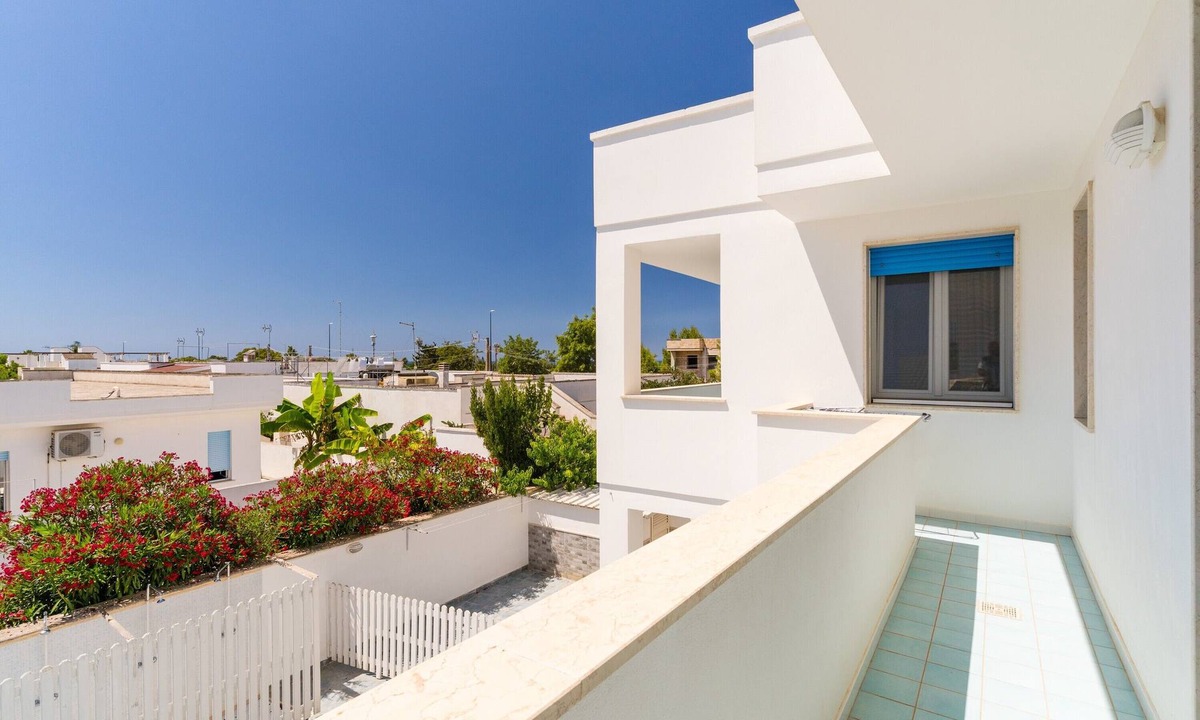 Marina di Mancaversa Apartment | Apartment 'Residence La Perla - Smeraldo' with Balcony and Air Conditioning