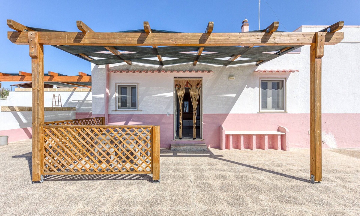 Castrignano del Capo Apartment | Apartment 'Villino Scapucci' with Sea View, Private Terrace and Air Conditioning