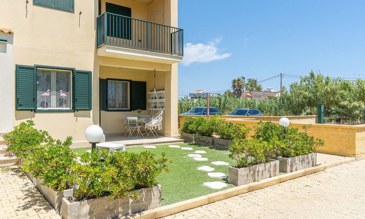 Pachino Apartment | Apartment 'La Casa Di Chloe' with Wi-Fi and Air Conditioning