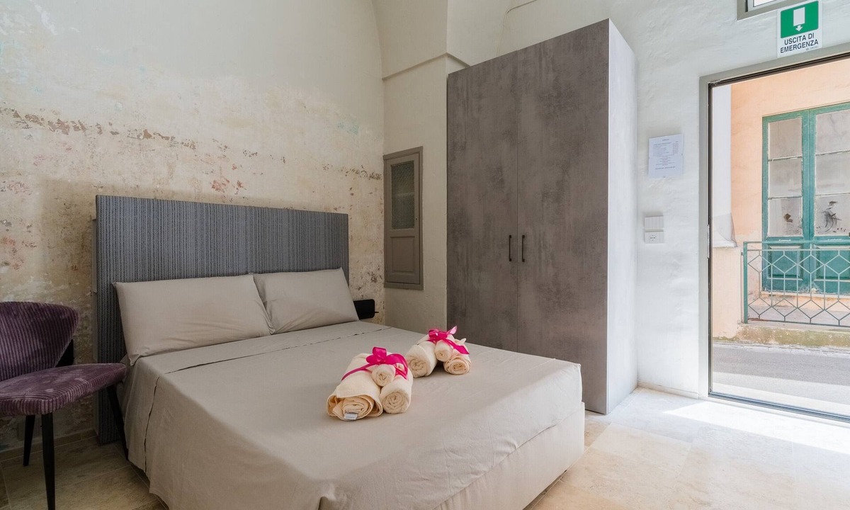 Alezio Apartment | Apartment 'Luxury Rooms - Erika' with Wi-Fi and Air Conditioning