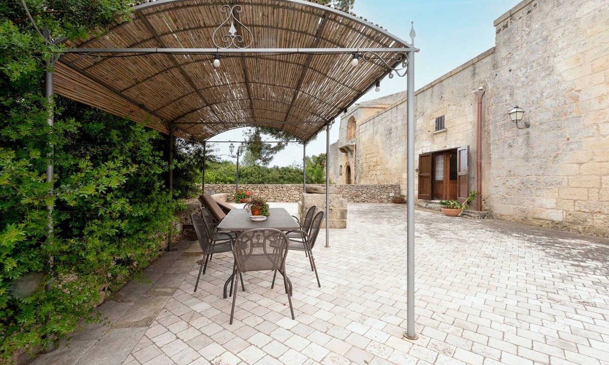 Bagnolo del Salento Apartment | Apartment 'Masseria Giancola - L'Aia' with Private Terrace, Wi-Fi and Air Conditioning