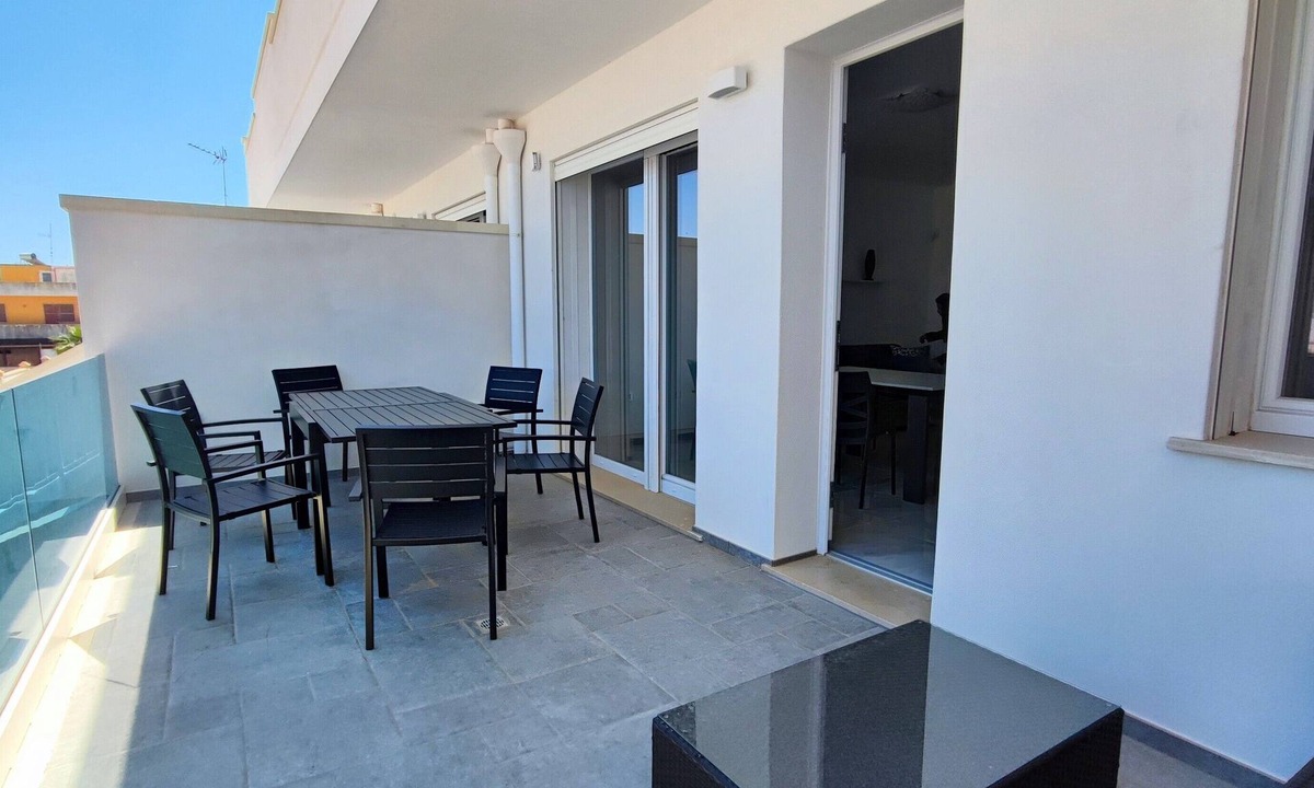 Torre San Giovanni Apartment | Apartment 'Nuovo T San Giovanni' with Private Terrace, Balcony and Air Conditioning