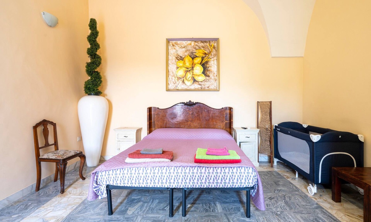 San Donato di Lecce Apartment | Apartment 'Palazzo Costantini - Gerbera' with Shared Terrace, Wi-Fi and Air Conditioning