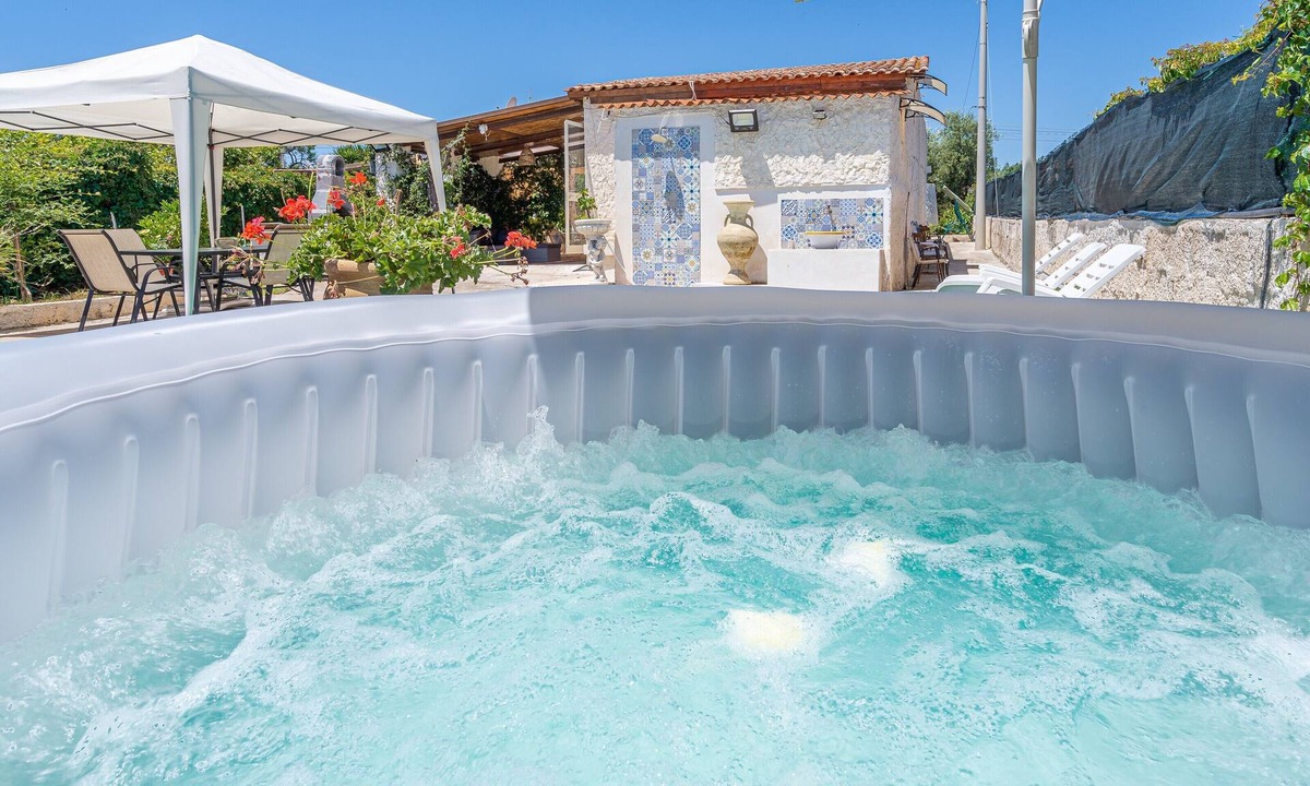 Noto Marina Apartment | Apartment 'Villa Dünya Ospitalità Siciliana' with Private Pool, Terrace and Air Conditioning