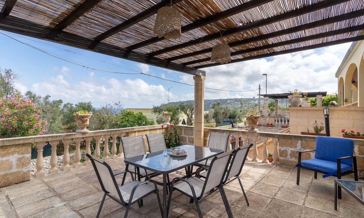 Marina Serra Apartment | ‘Appartamento Glicine’ with Sea View, Private Terrace, and Wi-Fi