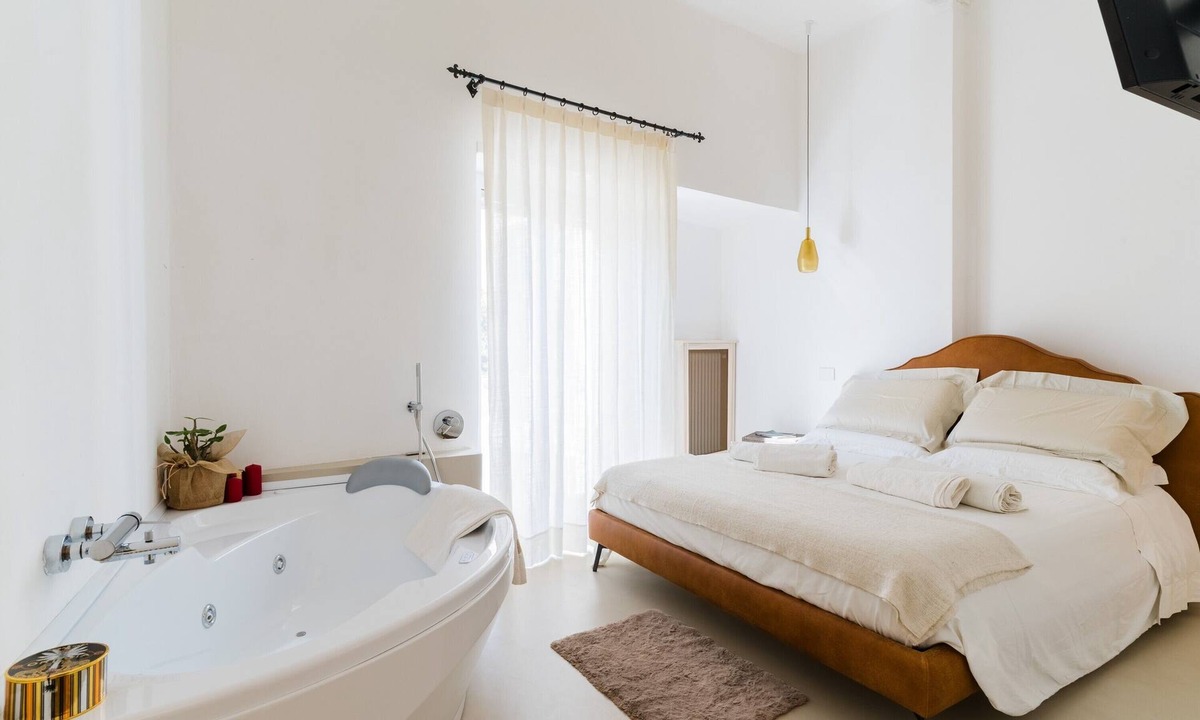 Otranto House | Bacchus Luxury Home Ancient Suite in Otranto: Spa Tub, Fireplace, Parking, Wi-Fi, AC