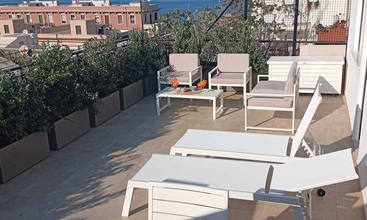Municipio 1 Apartment | Bari Madonnella Penthouse Apartment with sea view