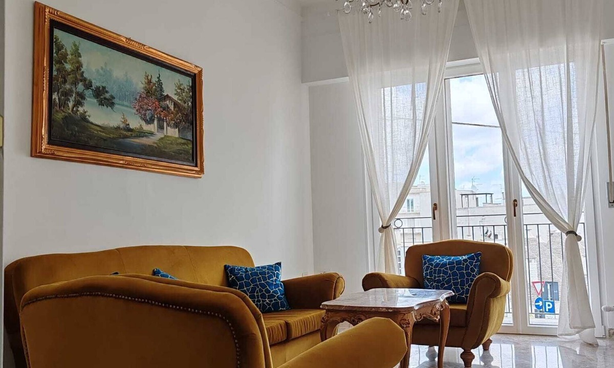 Alberobello Apartment | Barnabè Apartment with a view of the trulli:modern comfort,authentic atmosphere.