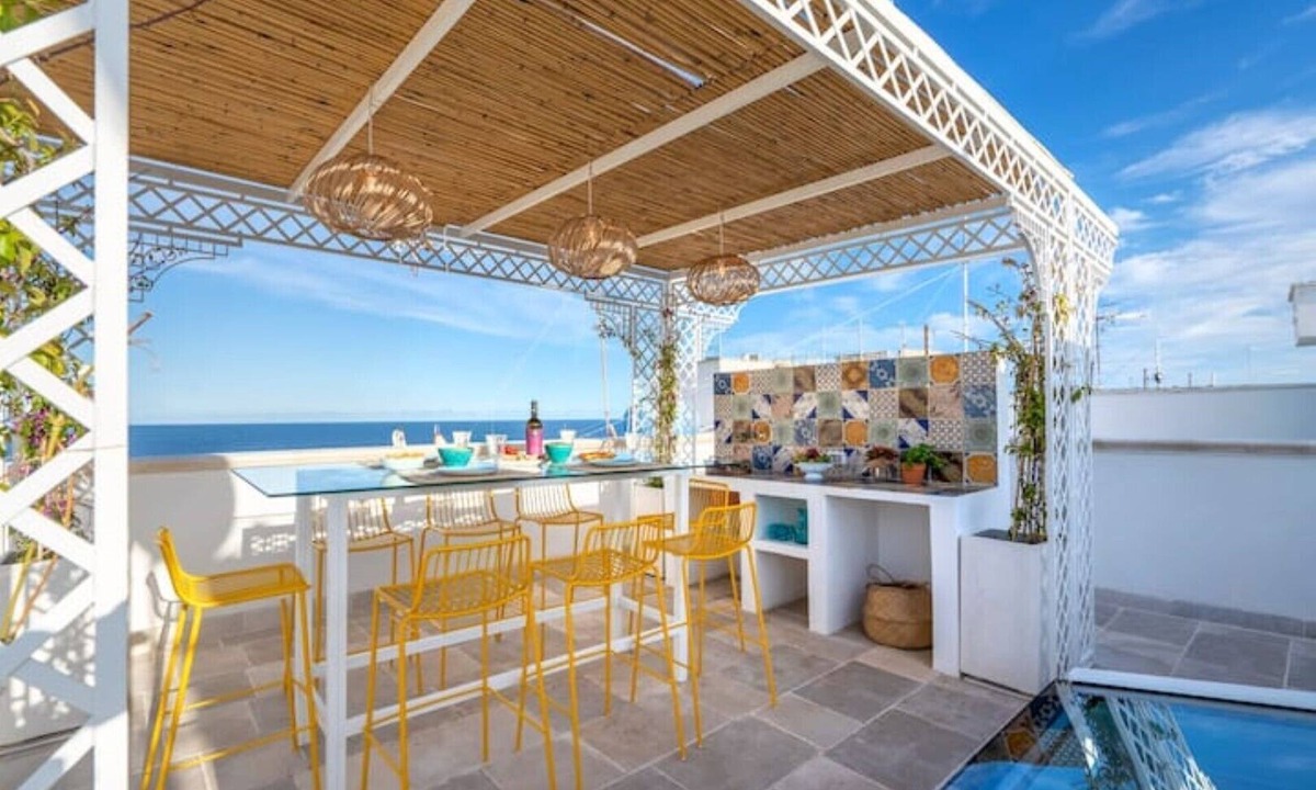 Centro Storico Apartment | Beautiful luxury flat. Spacious terrace with panoramic sea views & dipping pool.