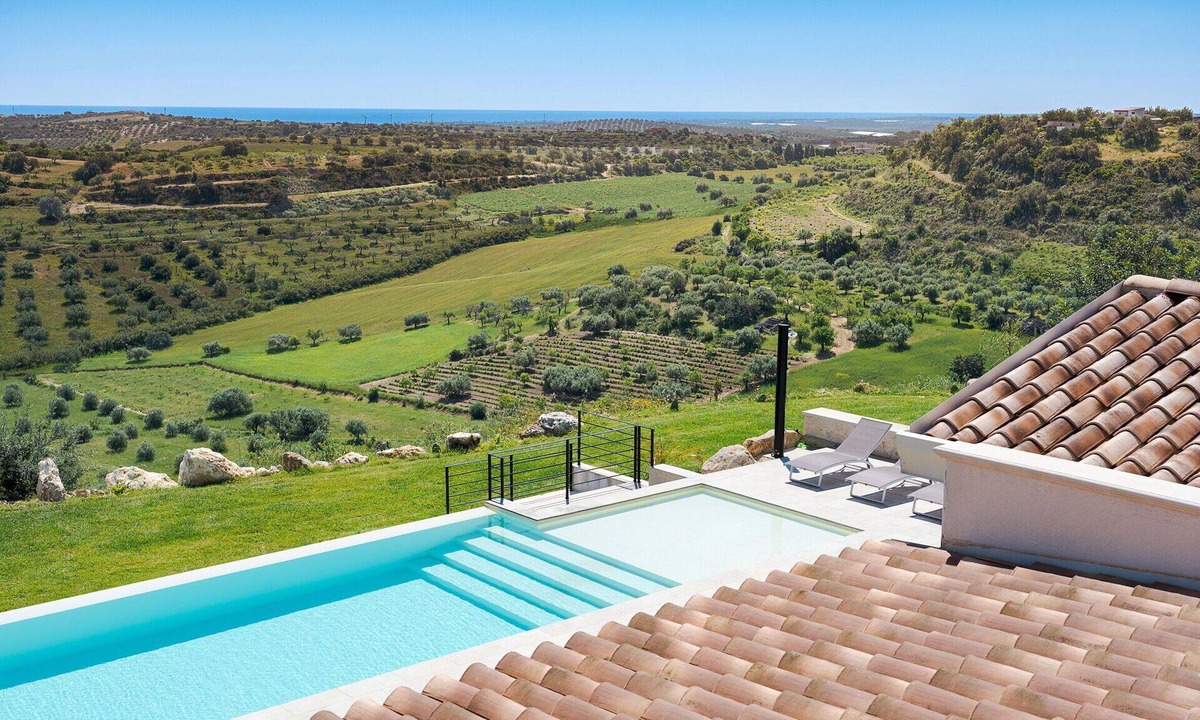 Noto Villa | Beautiful private villa for 8 people with WIFI, A/C, private pool, TV, terrace and panoramic view