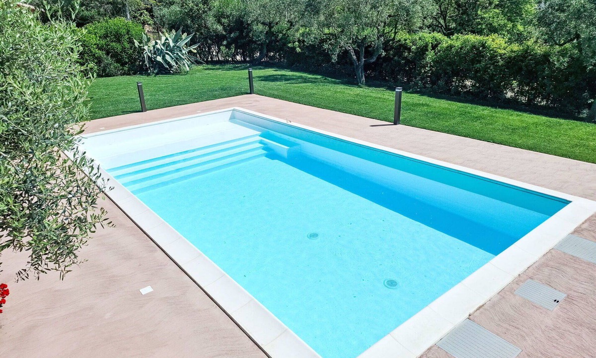 Spoltore Villa | Beautiful private villa with A/C, WIFI, private pool, TV, patio, pets allowed and panoramic view