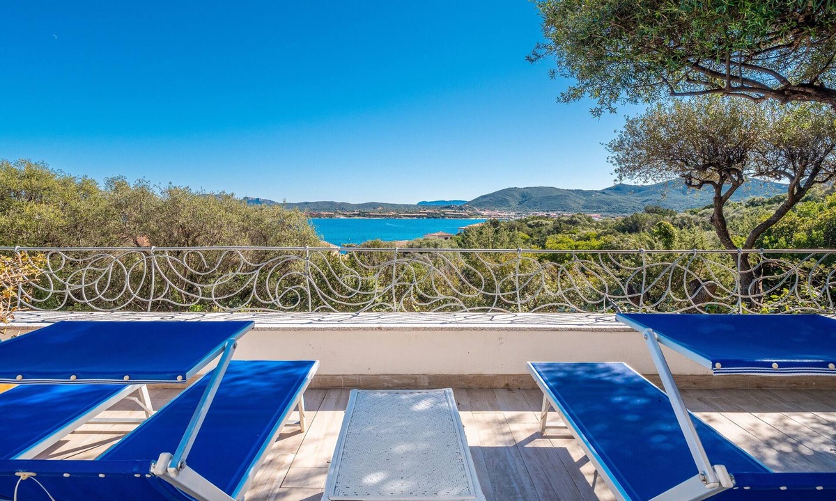 Golfo di Marinella Apartment | ‘Bella Vista Marinella 2’ Apartment with Sea View, Terrace, A/C and Wi-Fi