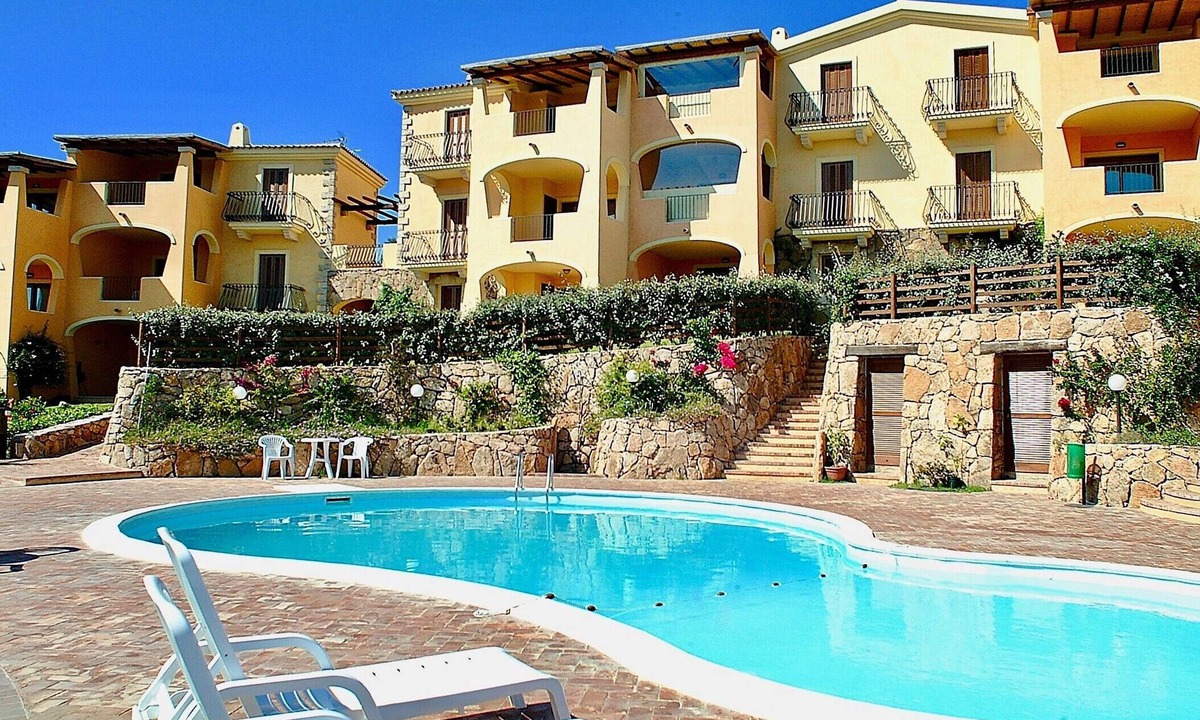 Pittulongu Apartment | Bia de Bados B7 Apartment with Wi-Fi and Shared Pool