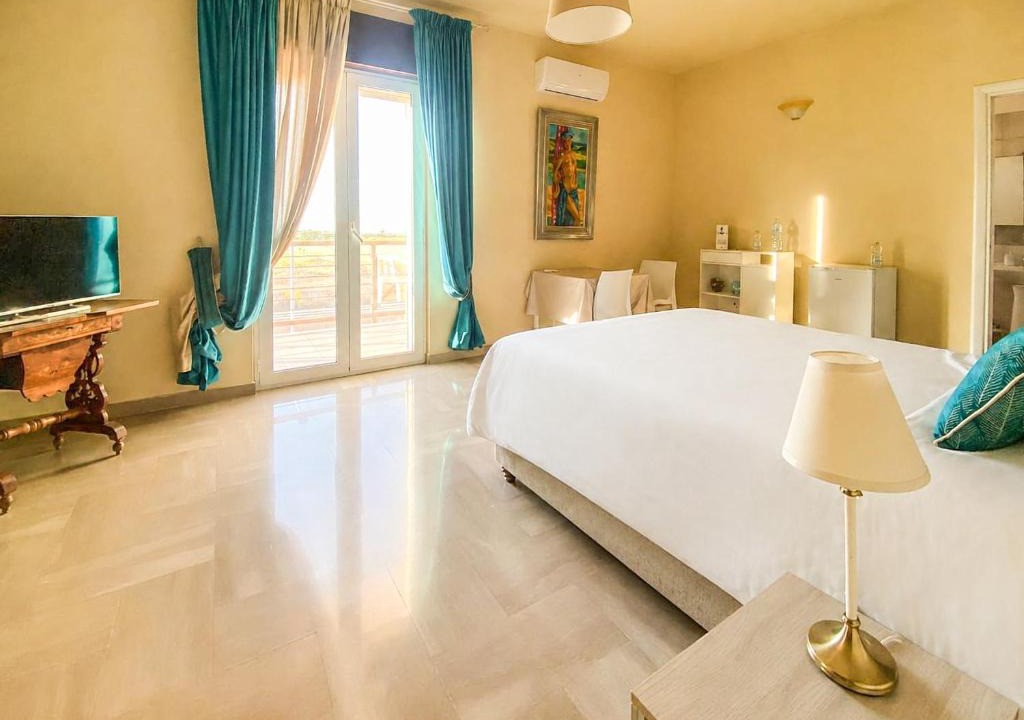 Bitonto House | Blue Room - Camera Matrimoniale con Garage Privato
