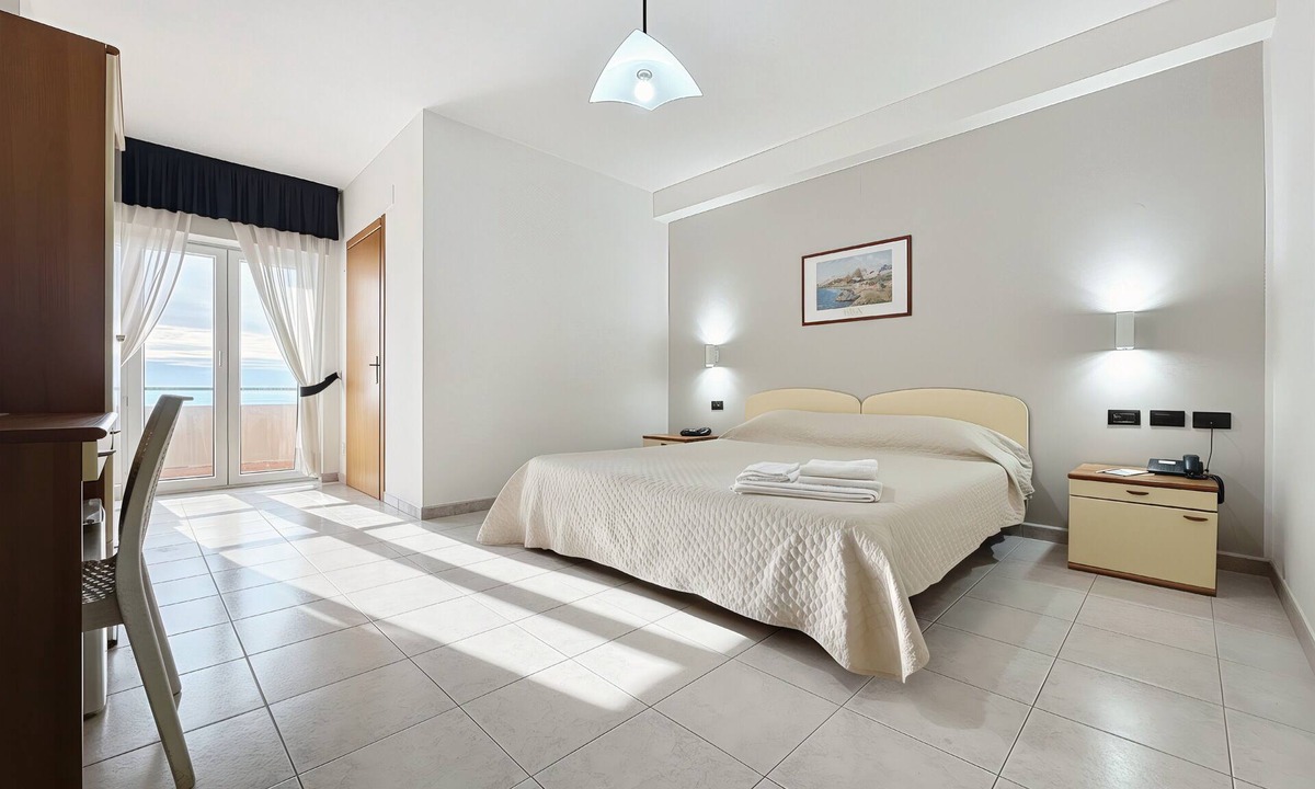 Monte Sant'Angelo Bed & Breakfast | Bright B&B with Sea View Balcony - 226 - Santangelo - Pool