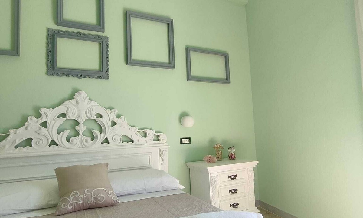 Novoli House | "Buttons and zippers" suite with bedroom, living room, bathroom. garden with hydro tub