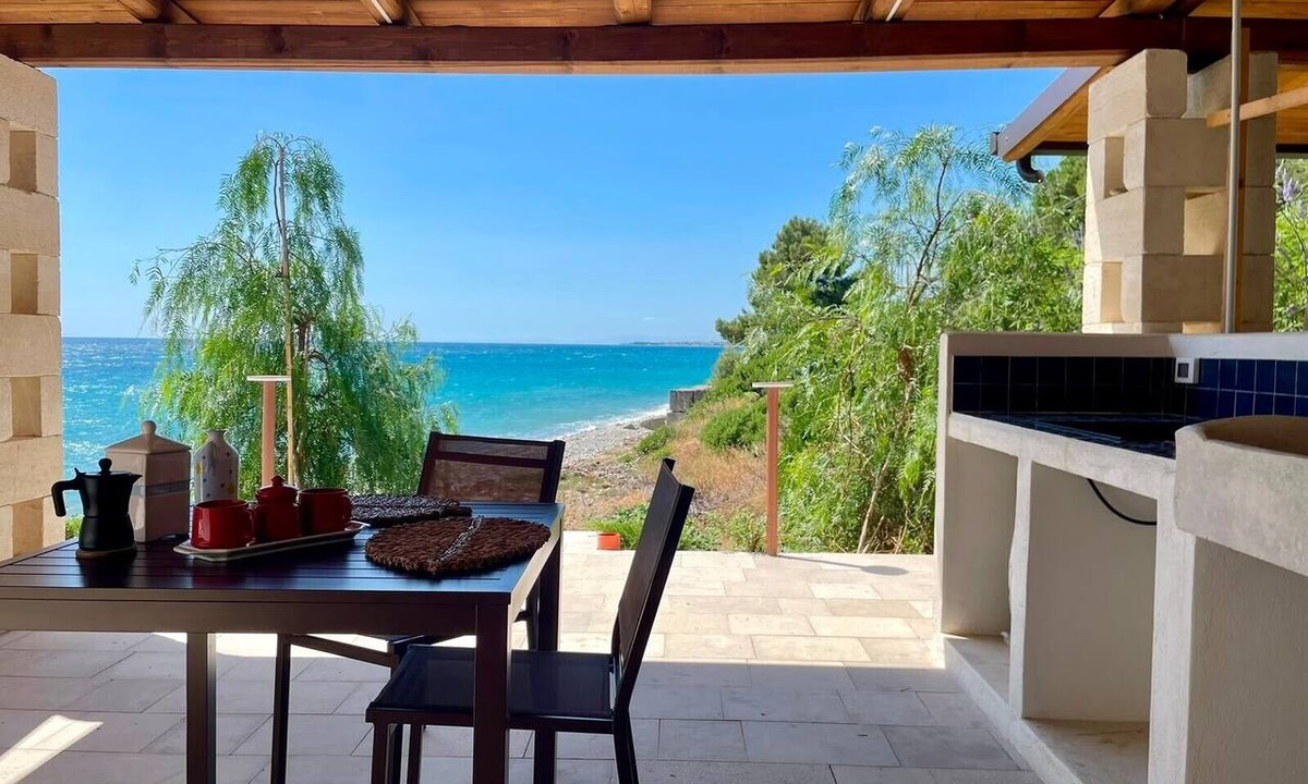 Roseto Capo Spulico Apartment | Cala Galatea 1 Apartment with Sea View, Private Terrace, and Wi-Fi