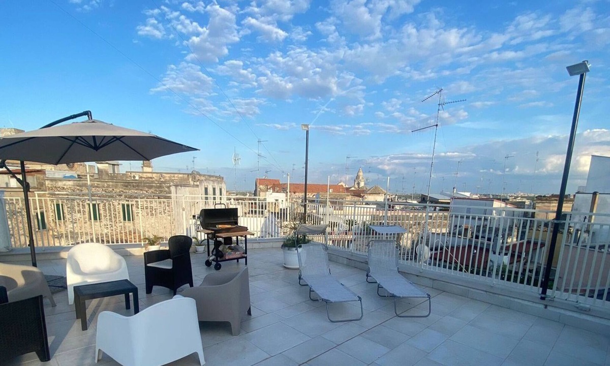 Bitonto Apartment | Casa Bianca il tuo Bnb, Big Terrace downtown, 15min Airport & Sea