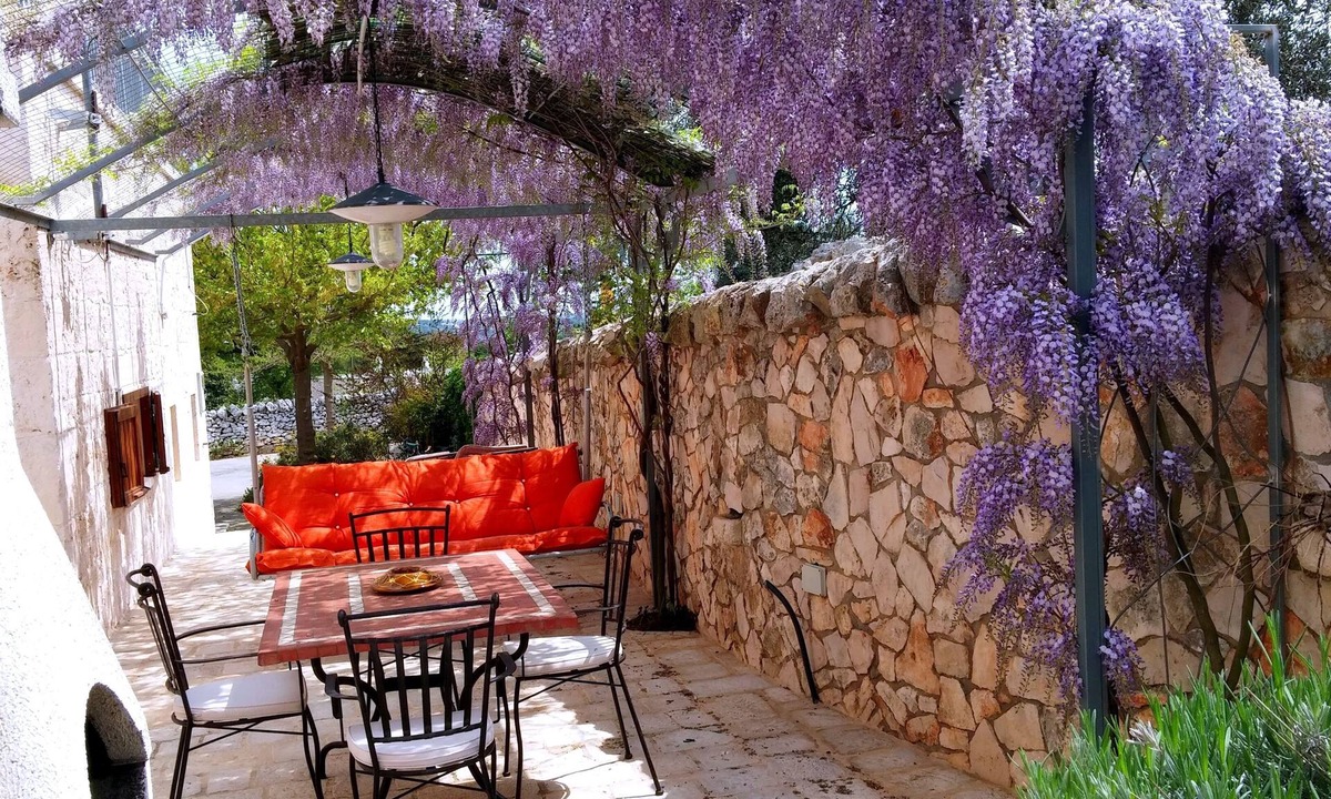 Locorotondo House | CASA CICCONE CARDONE , trulli with Jacuzzi and private parking lot