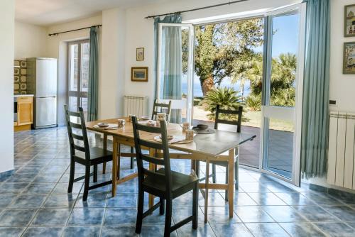 Panza House | Casa del passero - Villa with Infinity Garden and Sea View