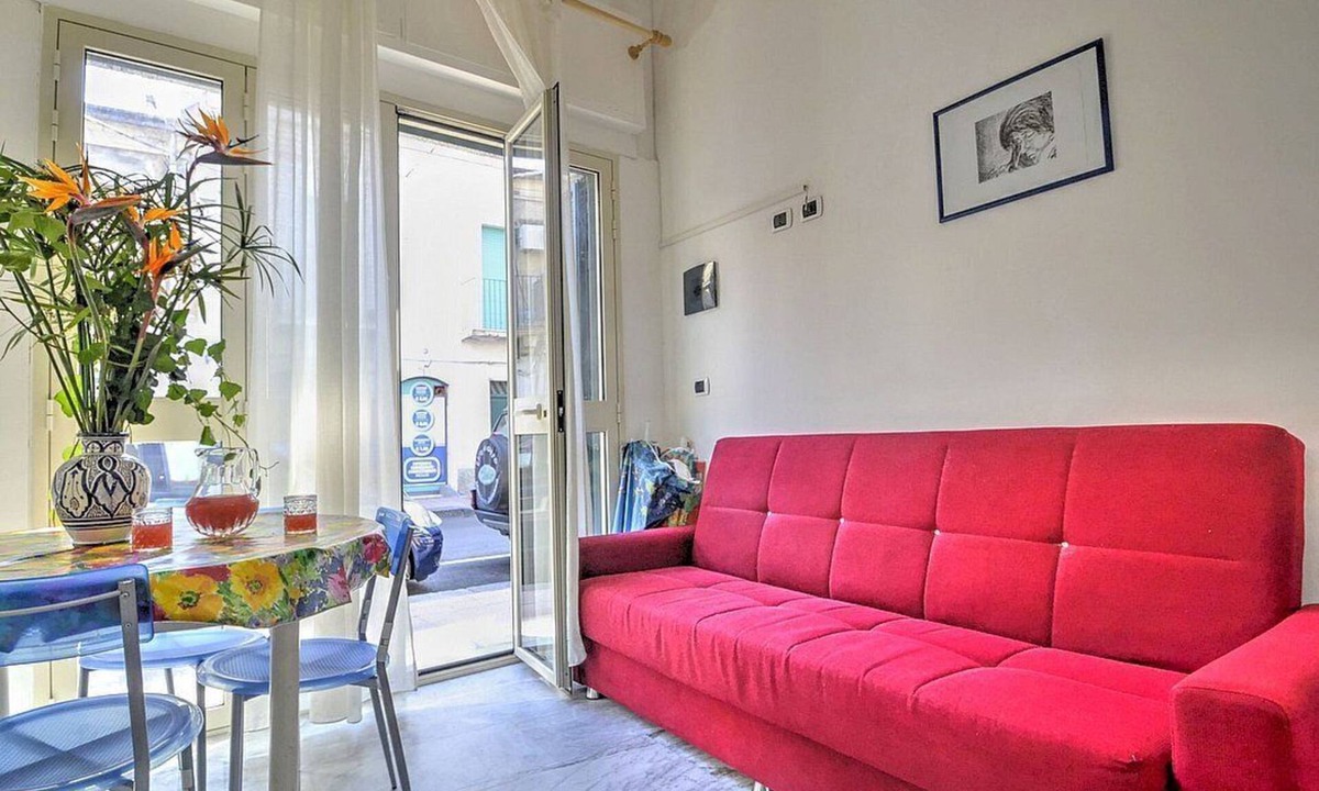 Letojanni House | Casa Sabbiolina A: A welcoming apartment situated at a short distance from the beach, with Free WI-FI.
