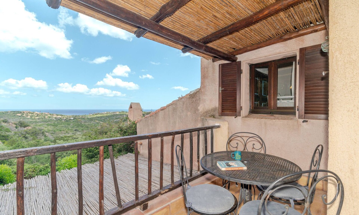 Liscia di Vacca Apartment | Casa Urania Apartment with Shared Pool, Private Terrace, and Wi-Fi