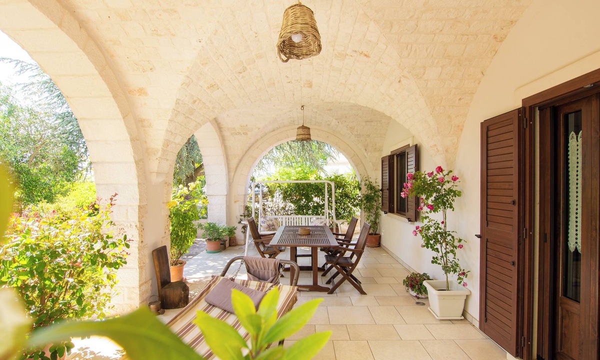 Cisternino House | Cisternino-Trullie and Lamie: Grove in Valle D'Itria, "L'Ulivo" accommodation