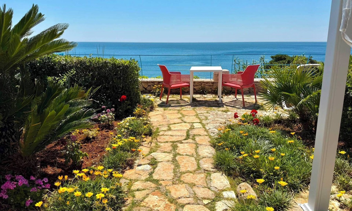 Castro Marina Apartment | Corner of paradise with private access to the sea