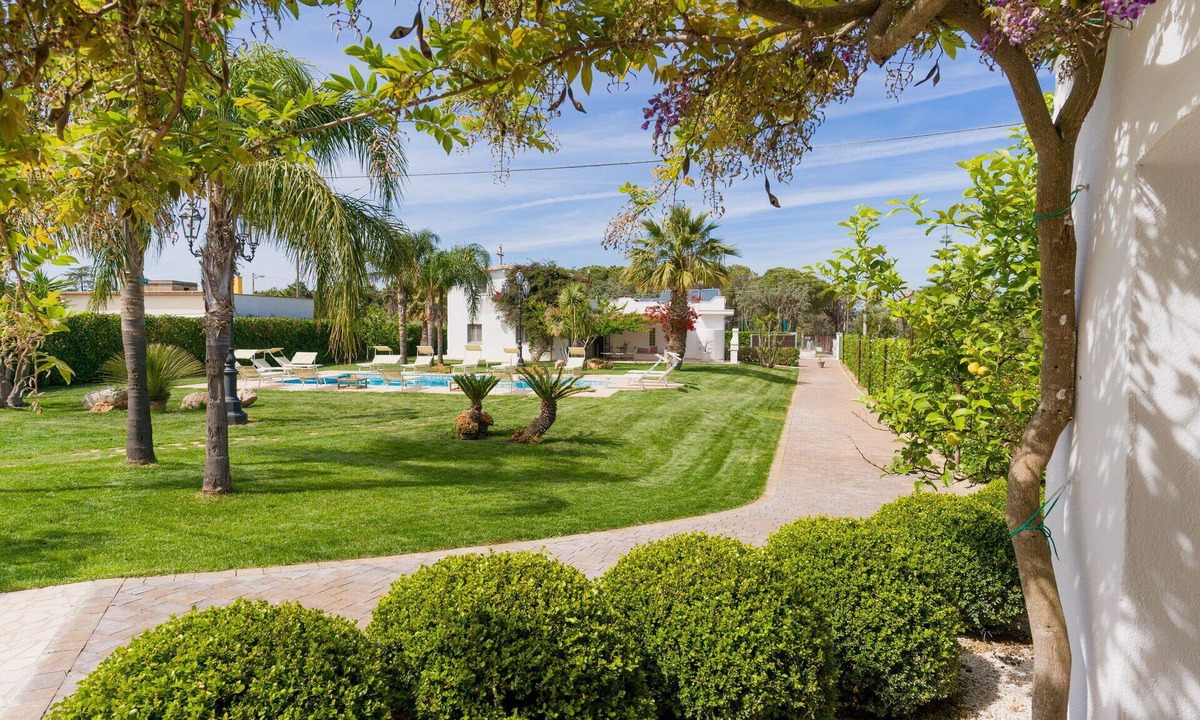 San Vito dei Normanni Villa | Cosy apartment in villa for 7 guests with WIFI, A/C, pool and veranda, close to Ostuni