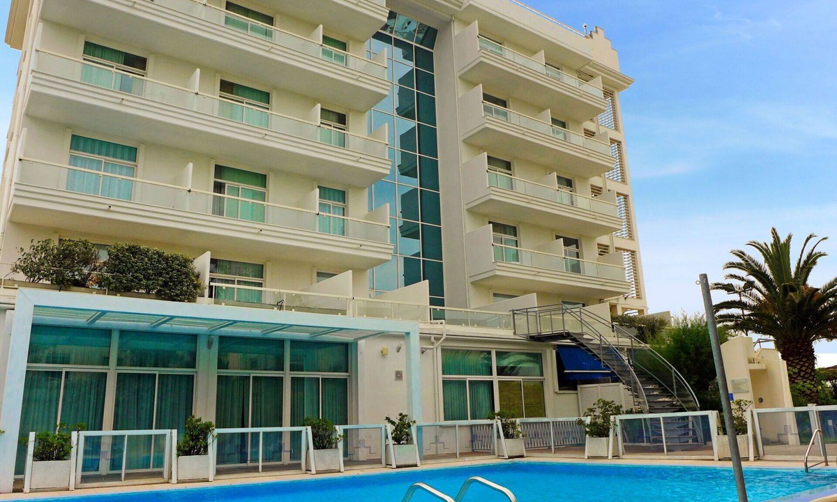 Marina di Vasto Apartment | Cosy apartment for 4 guests with WIFI, A/C, pool, TV, patio and pets allowed