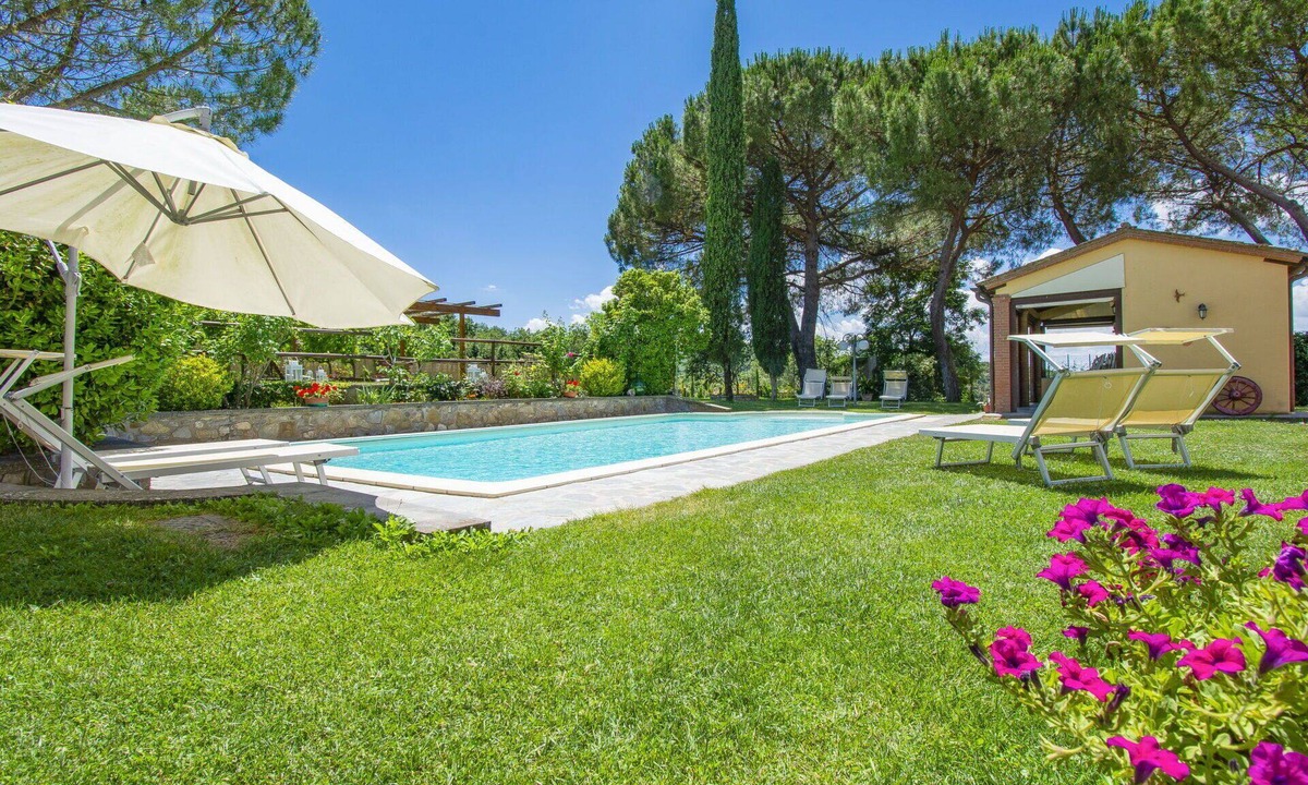 Bucine Apartment | Cosy apartment for 4 people with WIFI, pool, TV, terrace and pets allowed