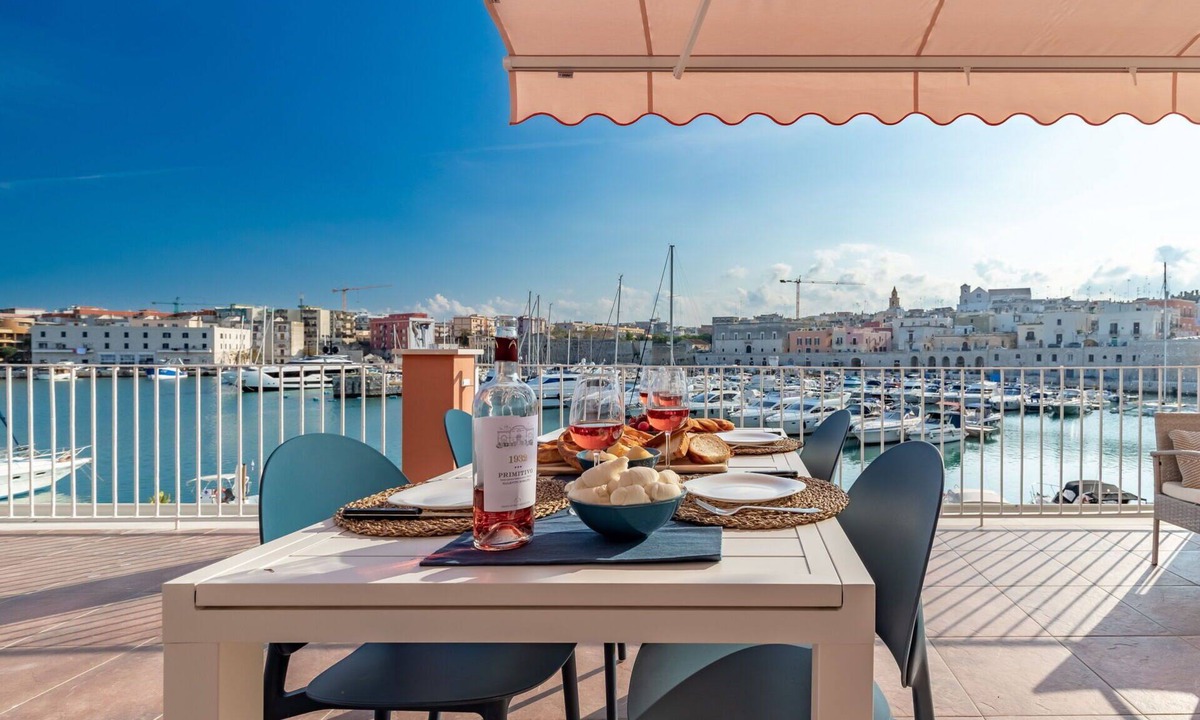 Bisceglie Apartment | Cosy apartment for 6 guests with A/C, WIFI, TV, terrace and panoramic view