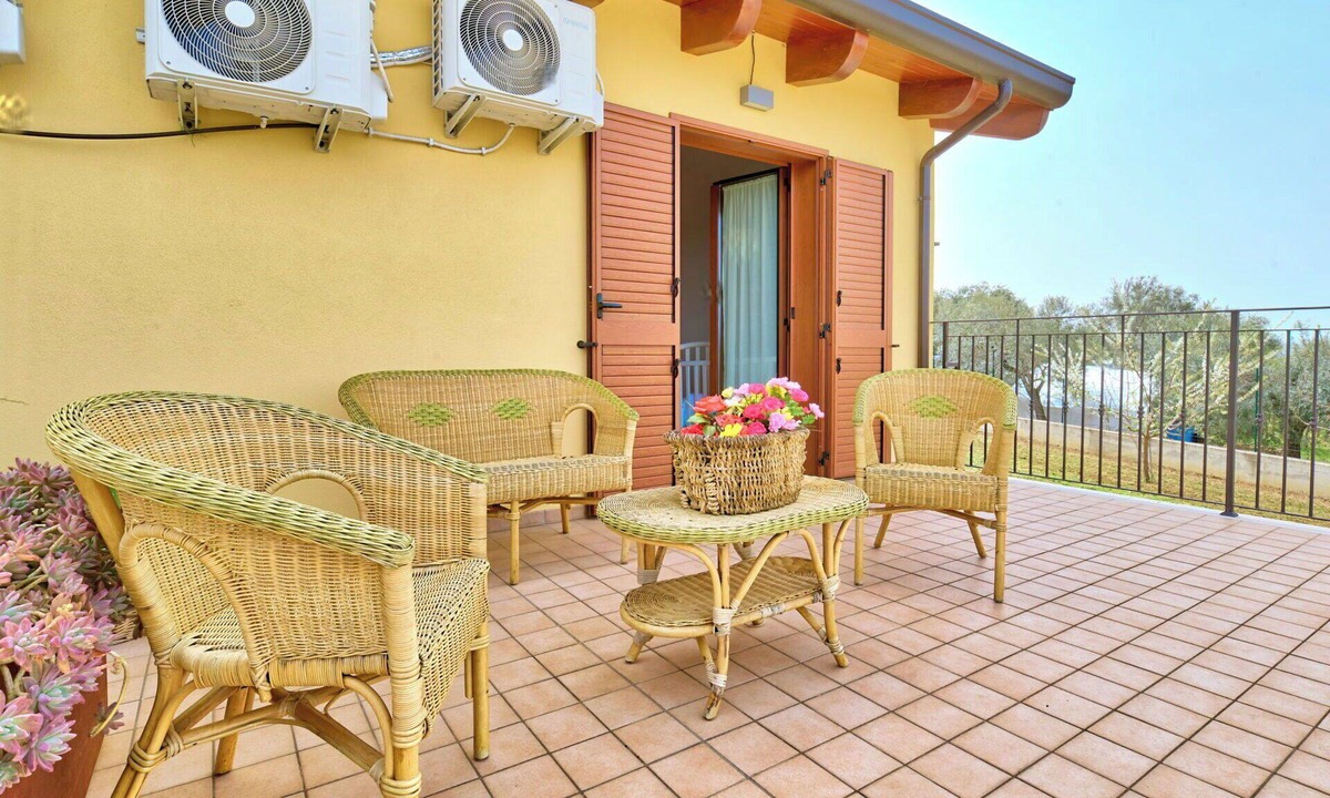 Tollo House | Cosy apartment in villa for 4 people with WIFI, A/C and terrace