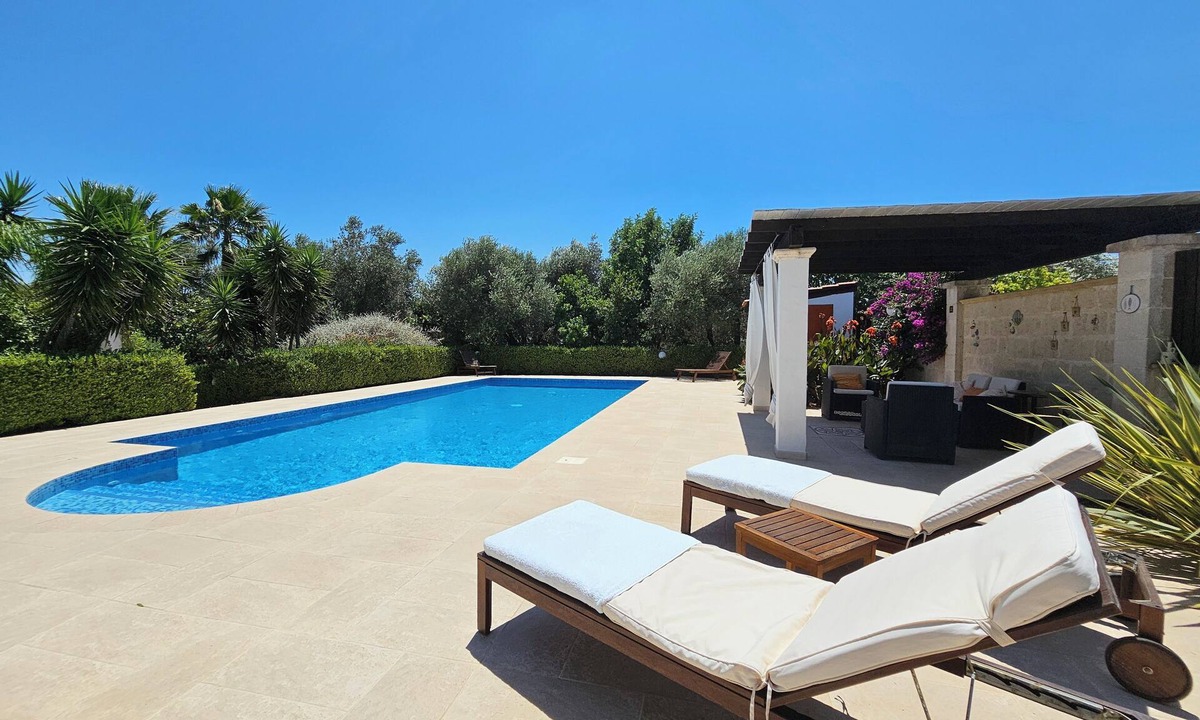 Oria Villa | Delightful villa with pool in landscaped gardens. 15% off remaining dates.