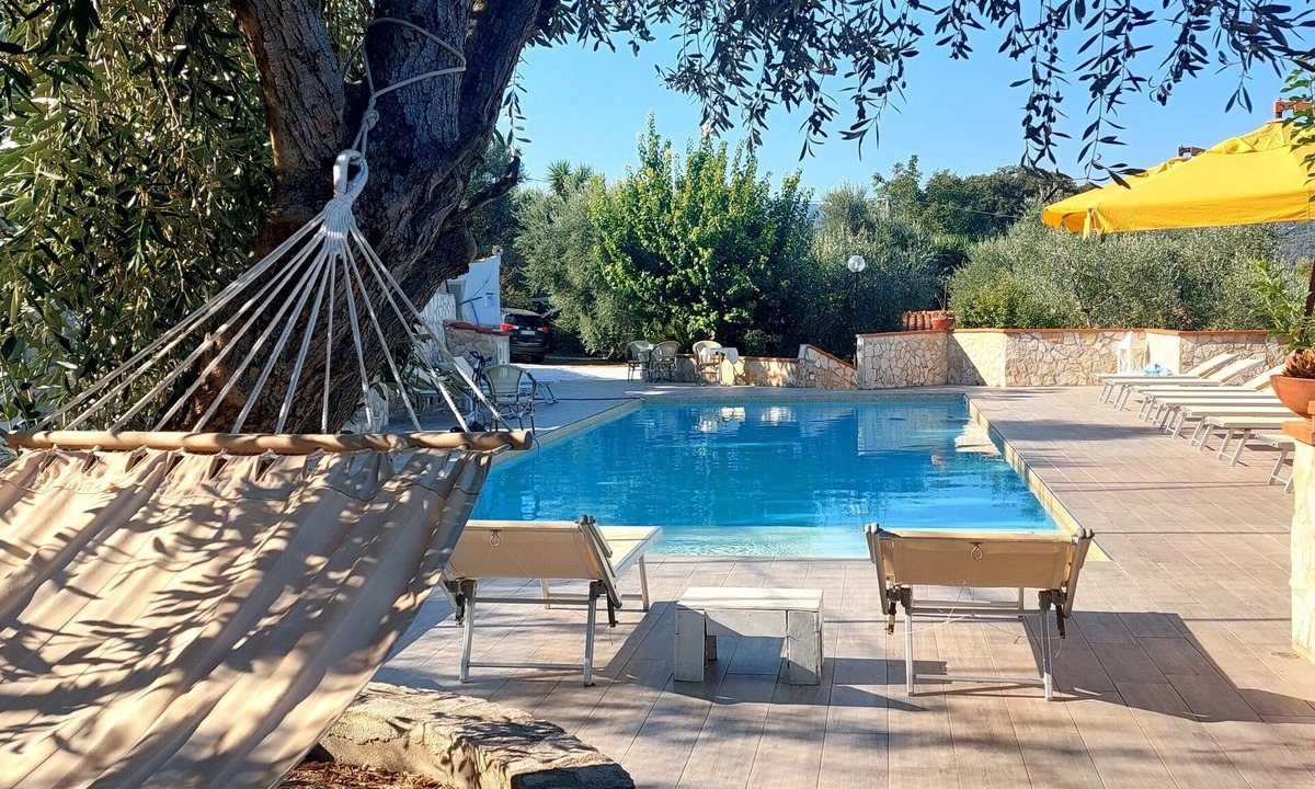 Peschici House | Detached apartment in residence with swimming pool