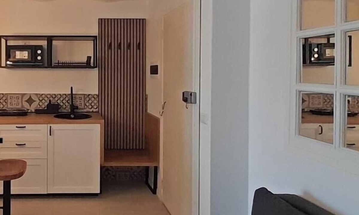 Bari City Centre Apartment | DIMORA "RIGHT&LEFT" Double accommodation, center of Bari, ideal for 2 families