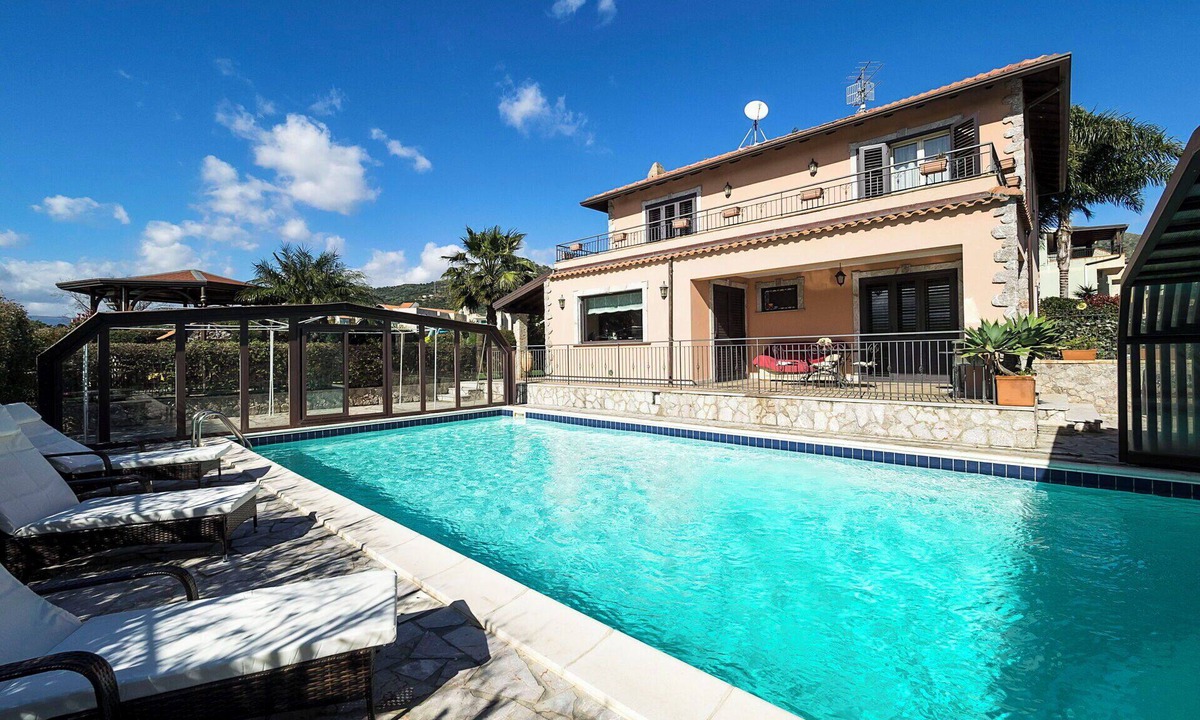 Trappitello Villa | Elegant villa with a heated swimming pool