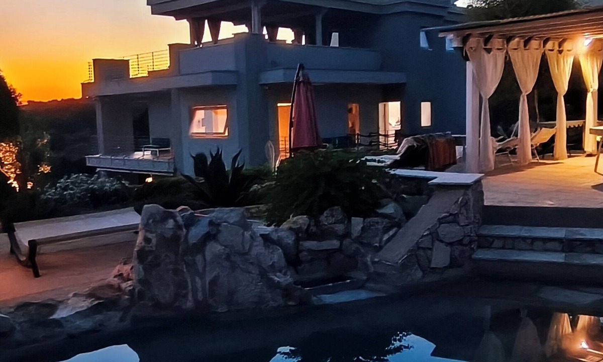 Torre Vado House | Entire Villa Cà del Mar with swimming pool carved into the rock