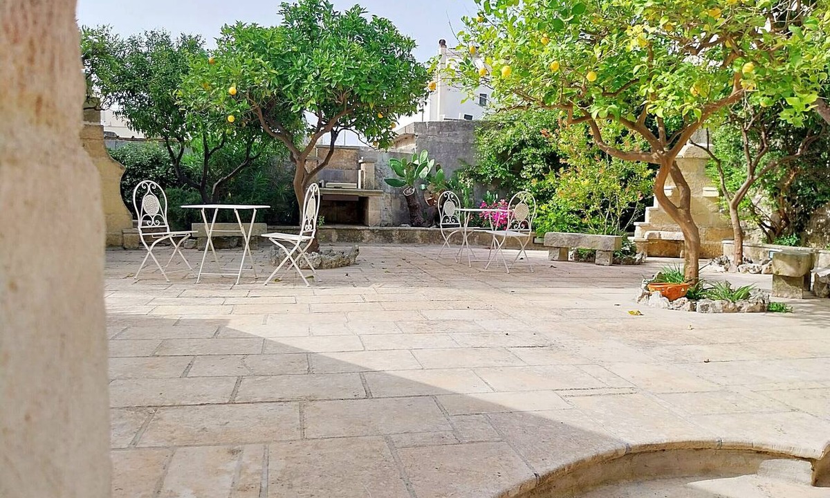 Castro Apartment | Garden apartment - air conditioning | 5 minutes from the sea | - VinTage Negroamaro
