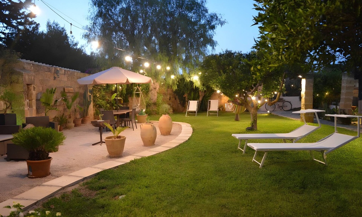 Il Monte House | Ground Floor Garden Apartment Gallipoli with Private Terrace, Garden and Wi-Fi