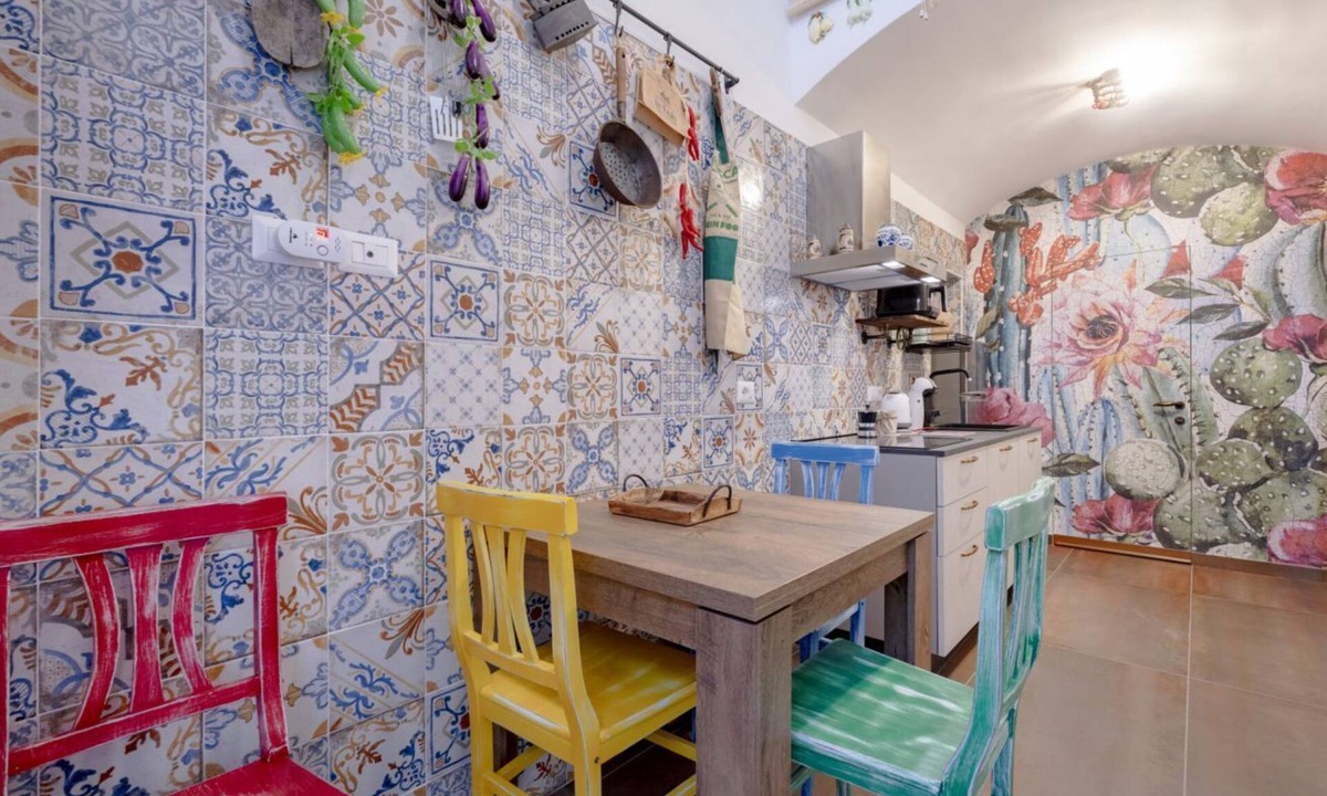 Taranto Apartment | GuestHost - Charming 74 sqm apartment, ideal for groups or families of up to 4 guests, located on the first floor of a building (a few steps to access/NO elevator).The accommodation is located in a very central area, just a few minutes’ walk from the
